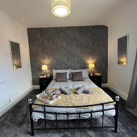 Modernised Central Wigan Townhouse Sleeps Up To 6 Extérieur photo