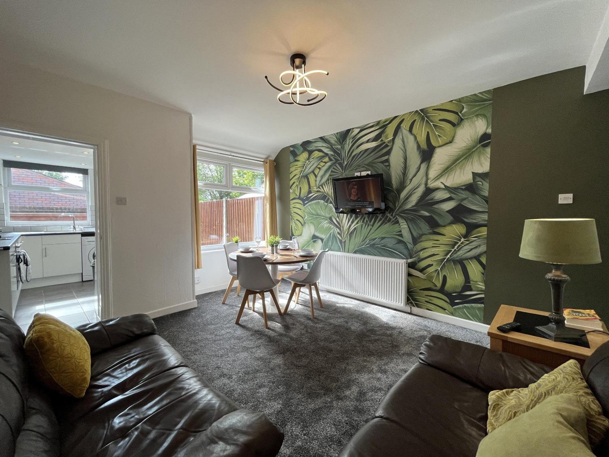 Modernised Central Wigan Townhouse Sleeps Up To 6 Extérieur photo