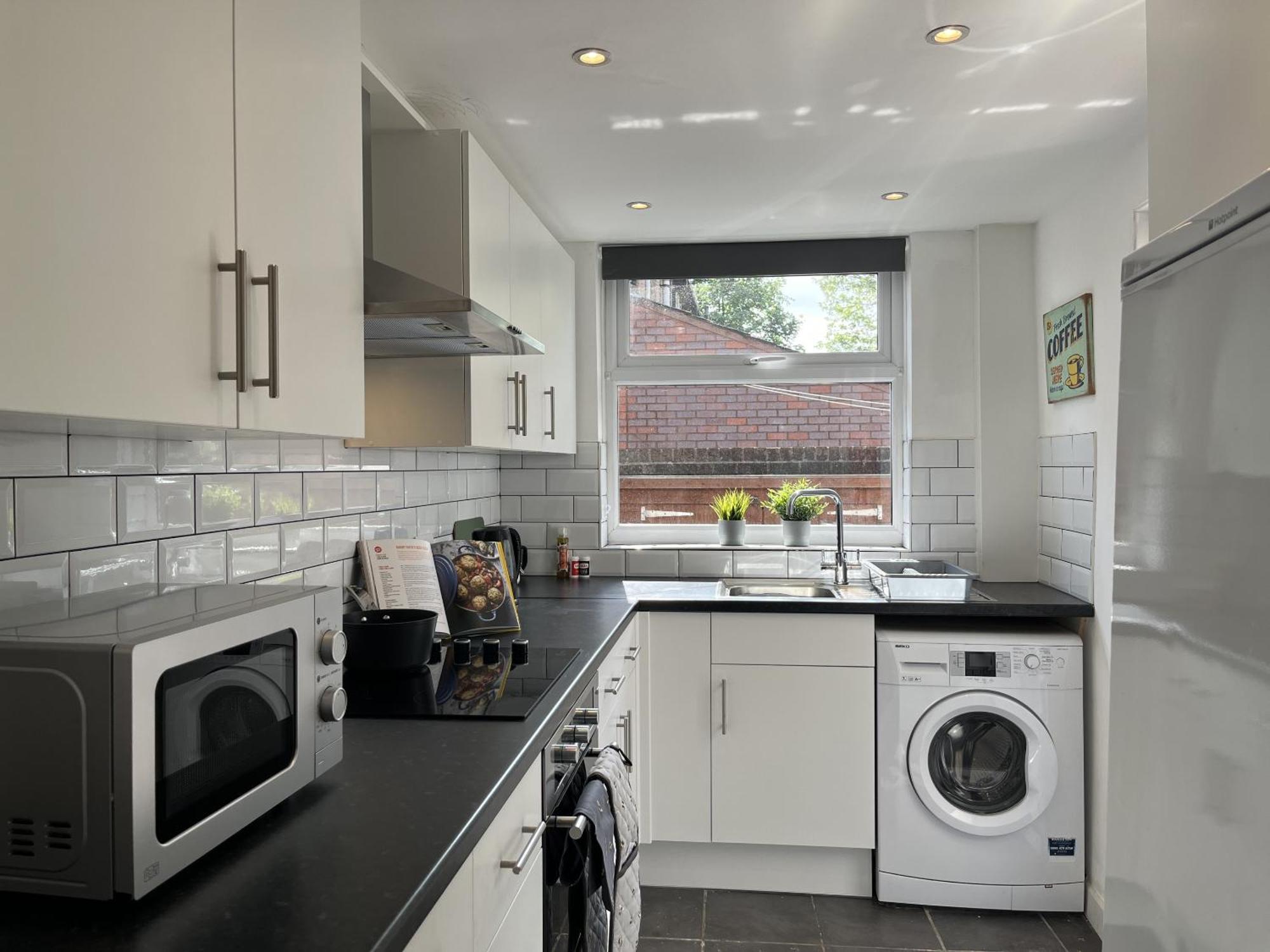 Modernised Central Wigan Townhouse Sleeps Up To 6 Extérieur photo