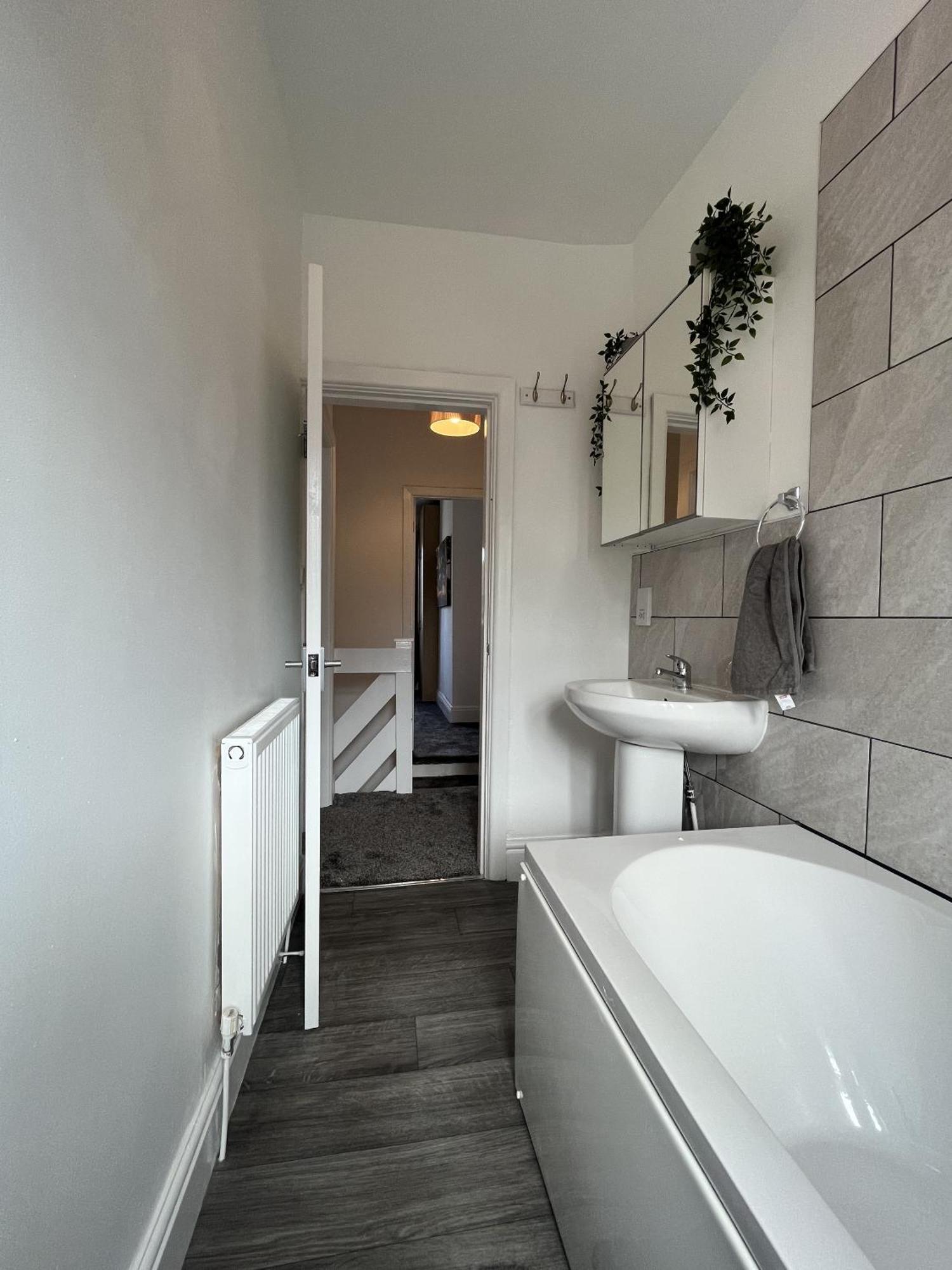 Modernised Central Wigan Townhouse Sleeps Up To 6 Extérieur photo
