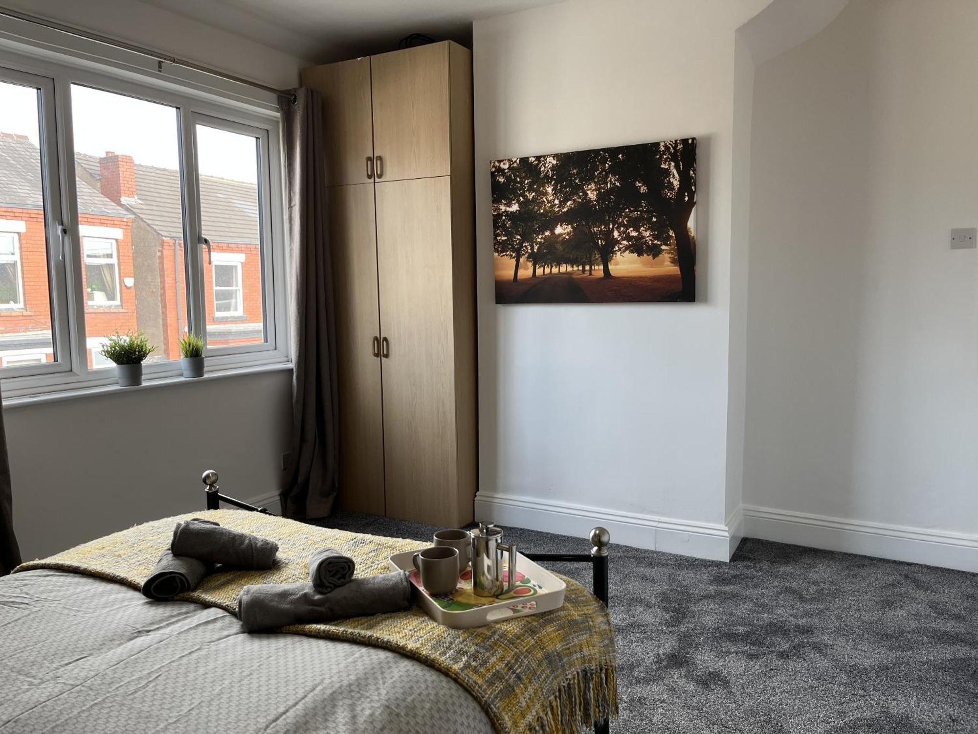 Modernised Central Wigan Townhouse Sleeps Up To 6 Extérieur photo